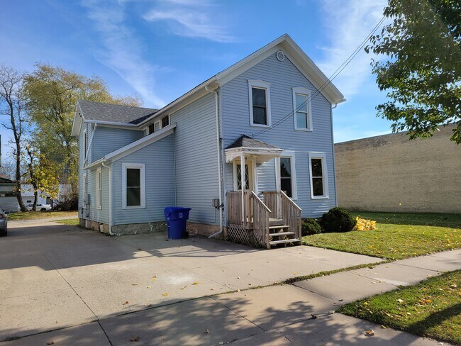 Building Photo - 542 N Superior St