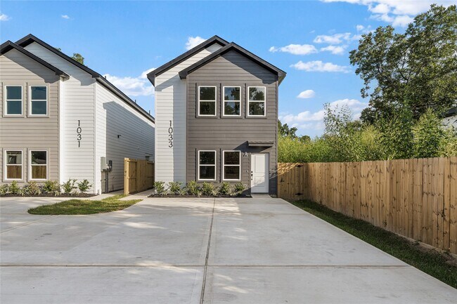 Building Photo - 1031 North Ln