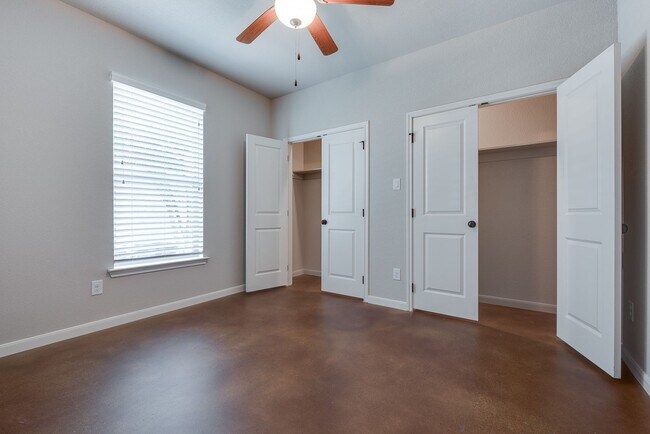 Building Photo - 2539 Rogers Ave