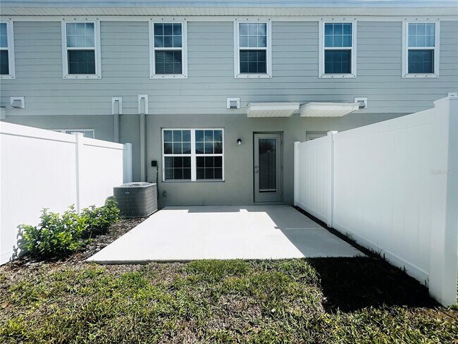 Building Photo - 14124 Crimson Ave