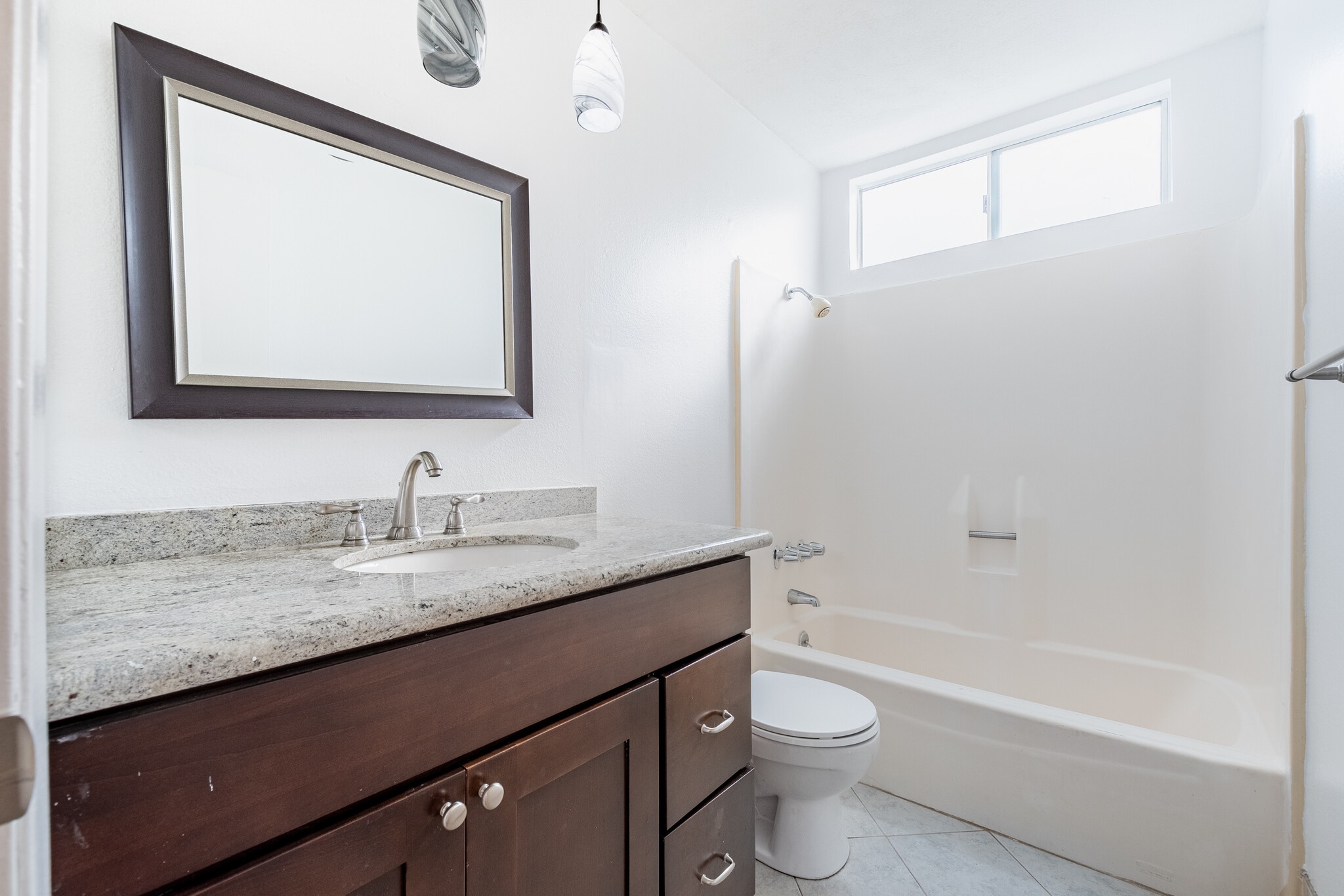 Building Photo - 1535 Granville Ave