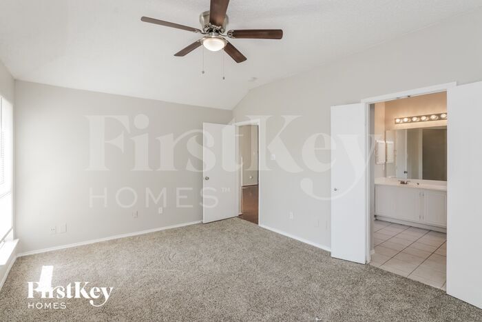 Building Photo - 2500 Crystal Falls Dr