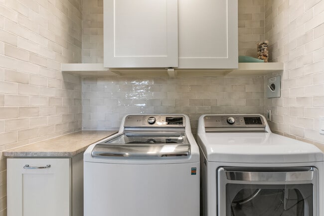 Building Photo - 681 Ocean Palm Way