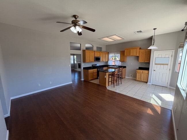 Building Photo - 3 bedroom + office | 2 bathroom | Single family home
