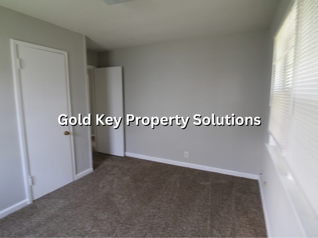 Building Photo - Cute 2 bed 1 bath Home For Rent W/ Detached Garage (SECTION 8 APPROVED)