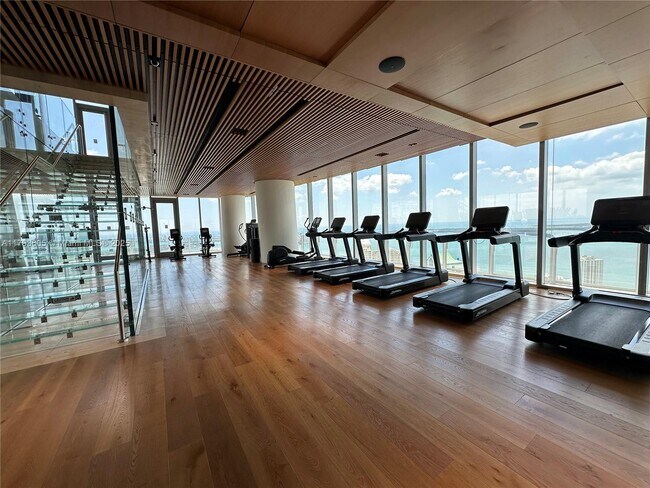 Building Photo - 300 Biscayne Blvd Way