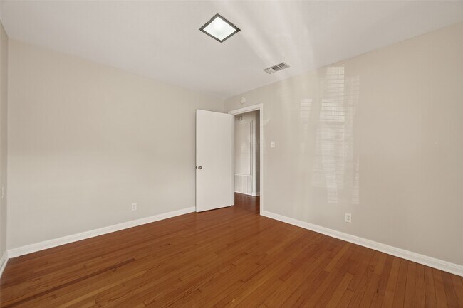 Building Photo - 3314 Westridge St