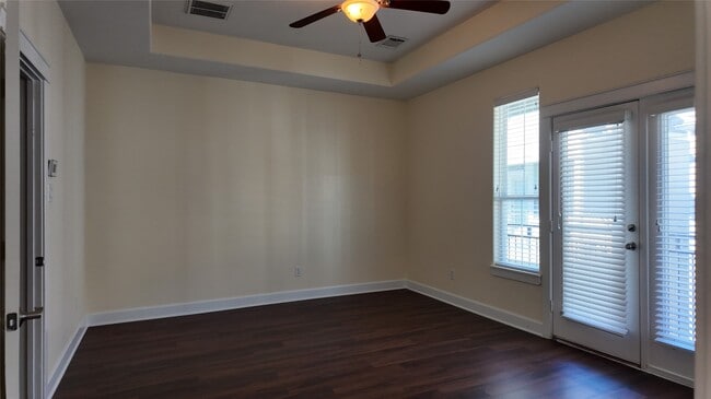 Building Photo - 902 W 20th St