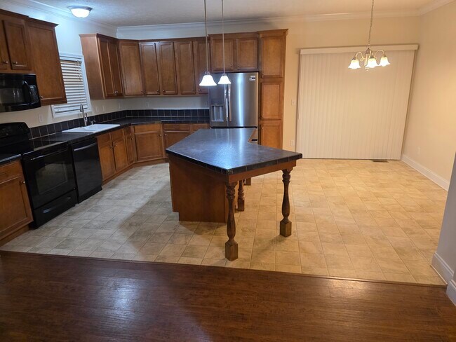 Building Photo - TR House