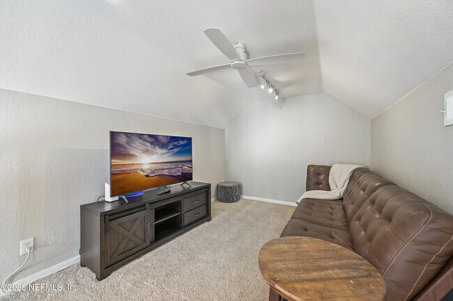 Building Photo - 13703 Richmond Park Dr N