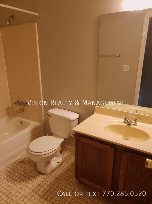 Building Photo - 2BR/1.5BA  Townhome Lithonia