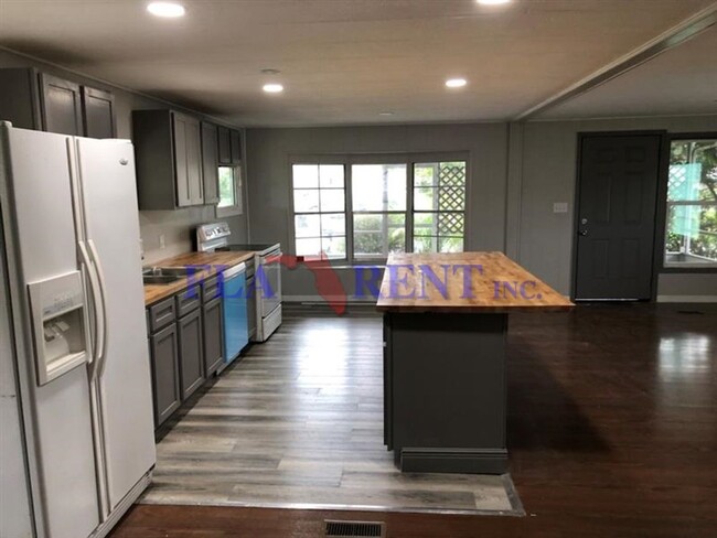 Building Photo - ** Newly remodeled 2/2 for rent in Orlando**