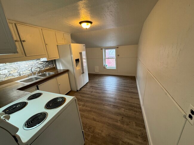 Kitchen - 110 Elm St