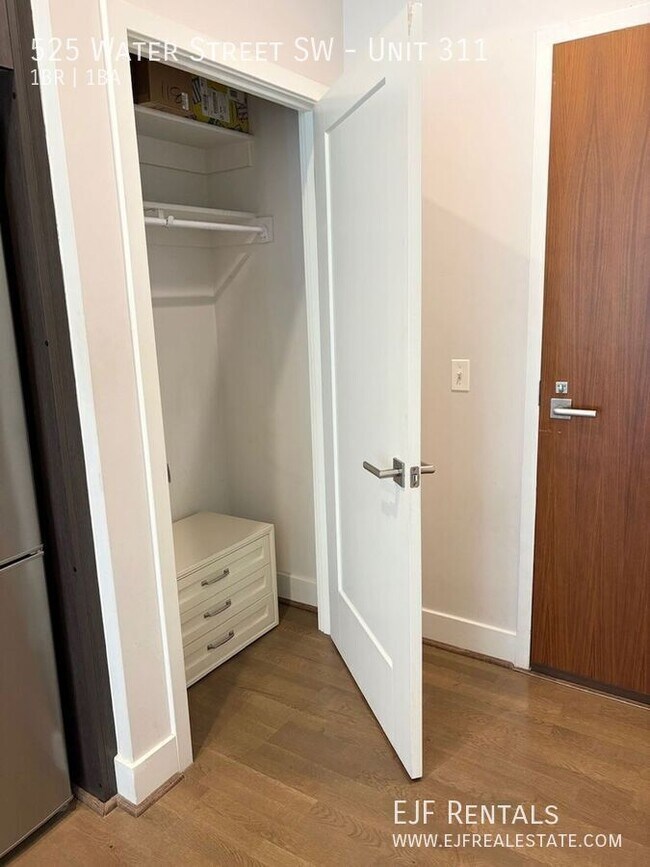 Building Photo - 525 Water St SW