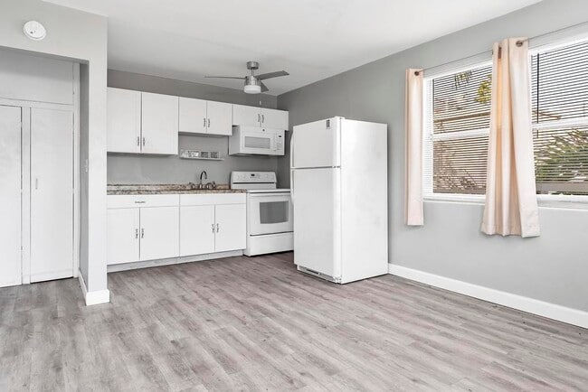 Building Photo - 813 9th N Ave