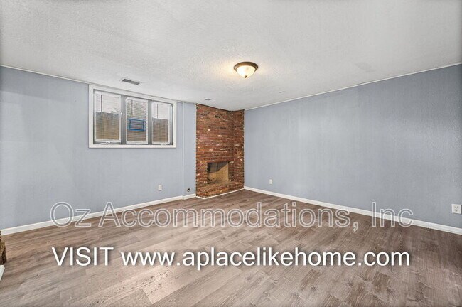 Building Photo - 608 E 78th St