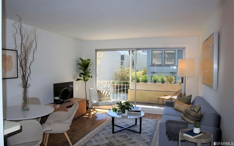 Living room - 1260 Clay St