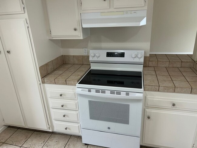 Building Photo - 3 Bedroom Home Near UCSD, UTC Mall, and Be...