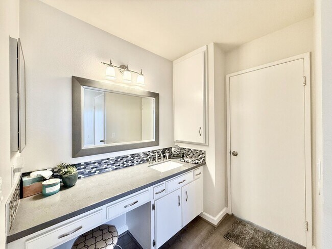 Building Photo - AVAILABLE NOW!! GORGEOUS 3 Bedroom 3 Bathroom Condo Rancho Mirage!!!