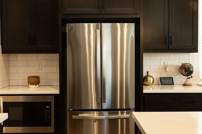 Building Photo - 3 bedroom | 2.5 bathroom | Crocker Village Single Family Home