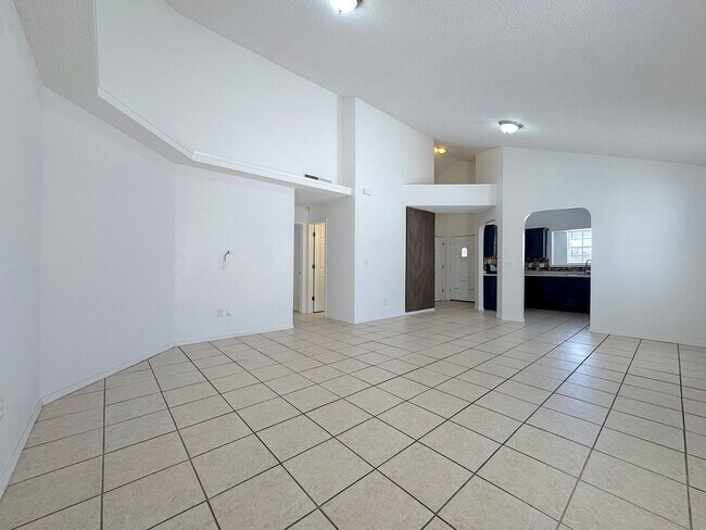 Building Photo - East El Paso 4bed/2bath All Tile Flooring!