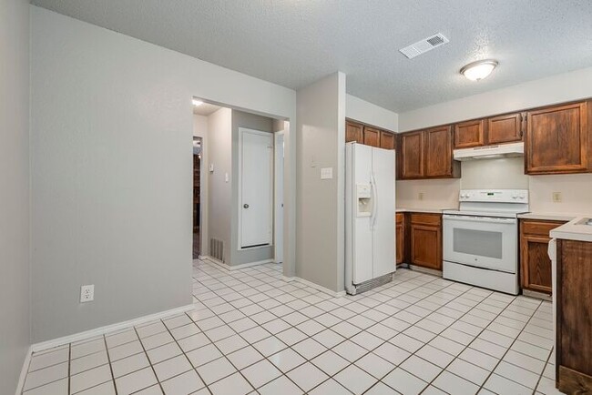 Building Photo - Kick it in Keller in this 2 story Townhome!