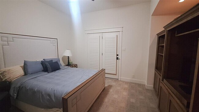 Building Photo - 130 Squires Dr