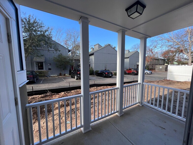 Building Photo - 7111 Porcher Dr