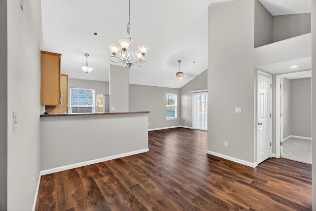 Building Photo - HALF OFF FIRST MONTH RENT!! Beautiful 2-Bedroom, 2-Bath Condo in a Prime Location!