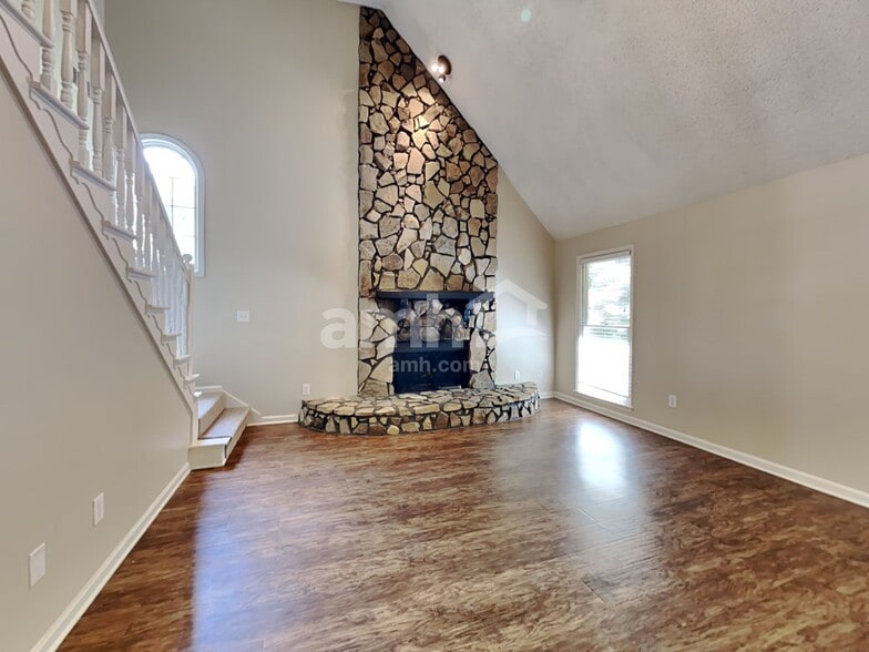 Building Photo - 581 Thornbush Ter