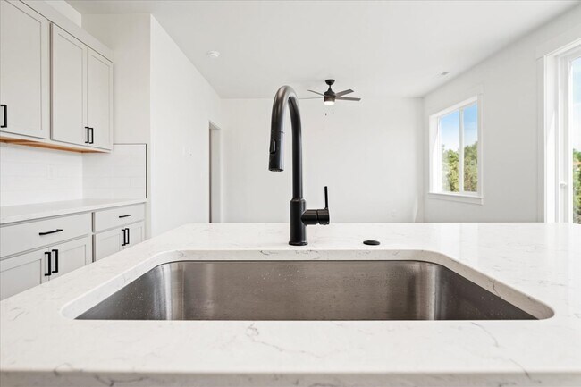 Building Photo - 310 N 18th St