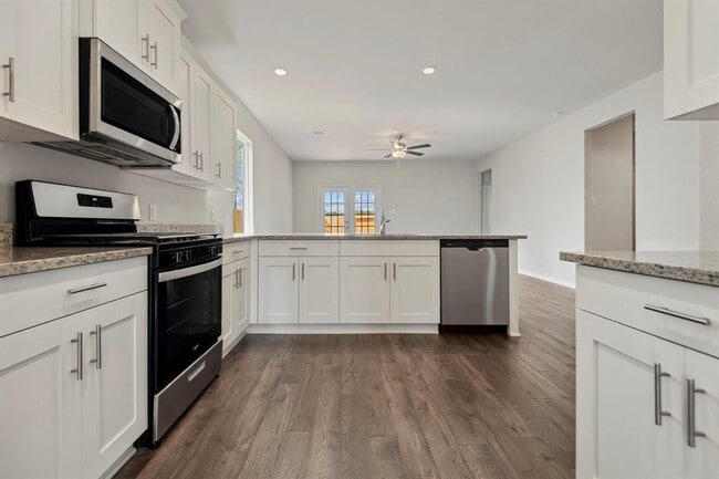 Building Photo - 16449 Blossom Grv Dr