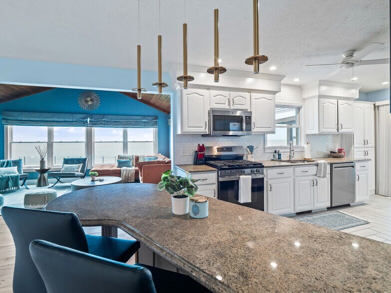 Building Photo - 32414 Lake Rd