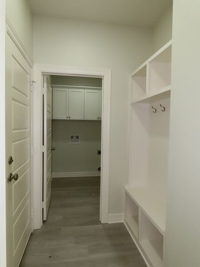 Building Photo - Luxurious, Built in 2024!  3 Bedroom, 2 Ba...