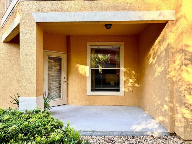 Building Photo - 2 Bedroom condo with 2 Car Garage Condo Fo...