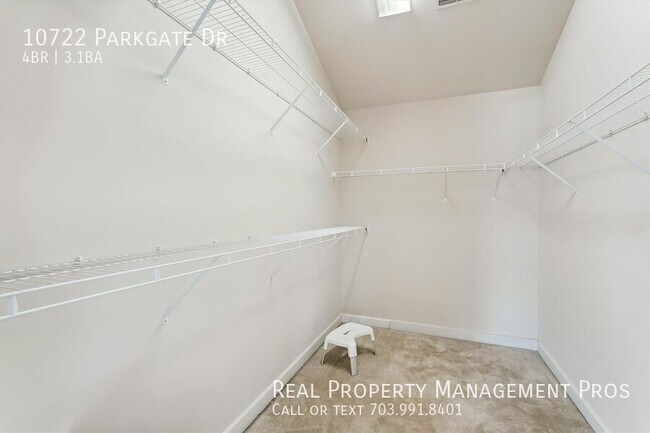 Building Photo - 10722 Parkgate Dr