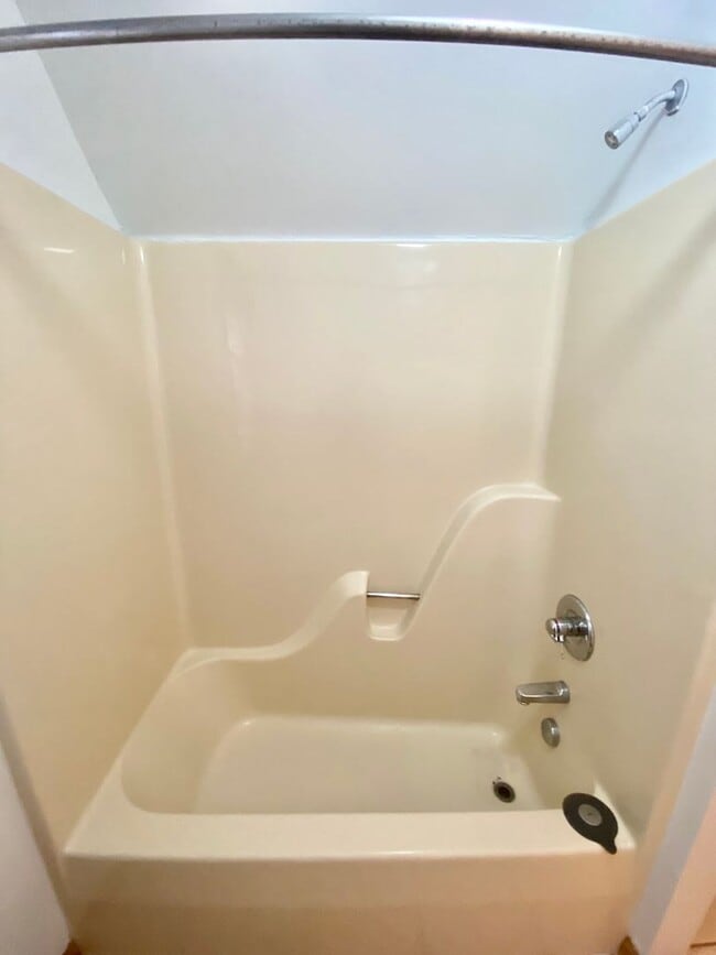 Building Photo - 304