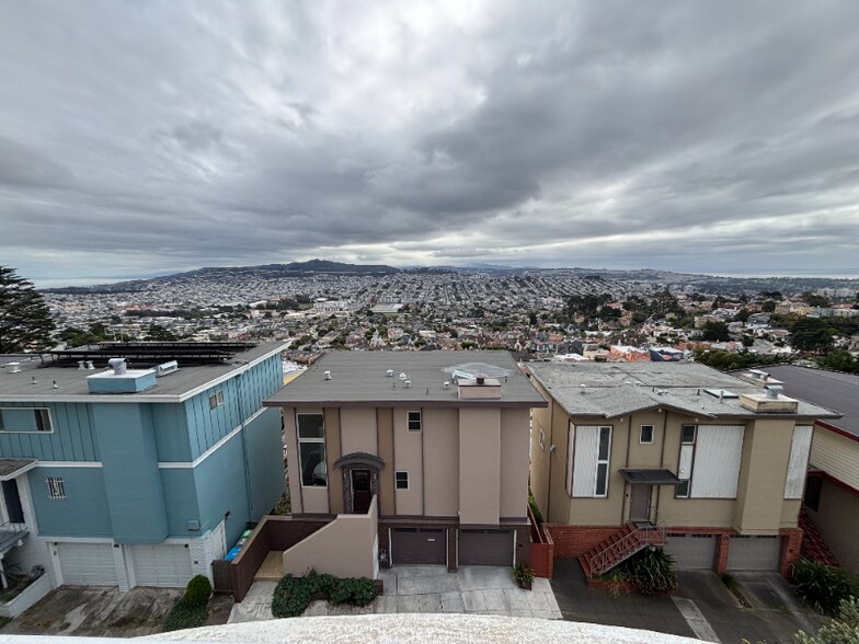 Building Photo - 133 Cresta Vista Dr
