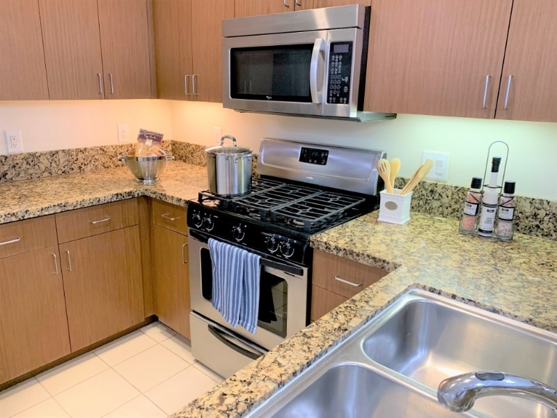 Building Photo - 844 Fedora St