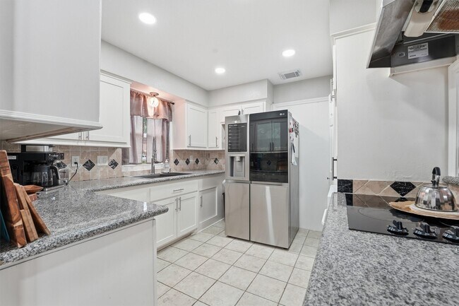 Building Photo - 2051 Shadow Rock Dr