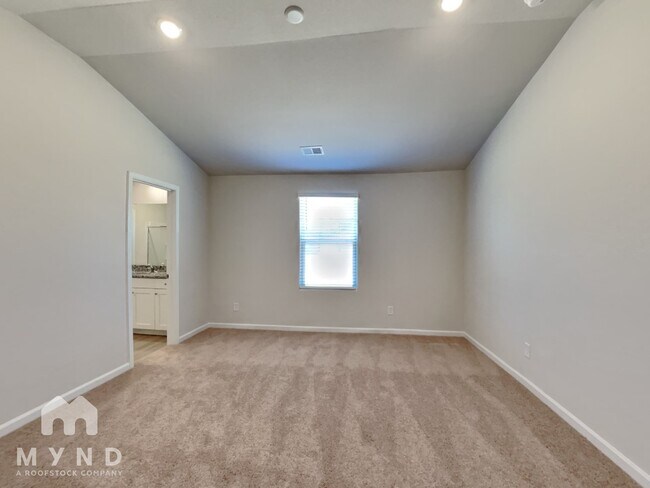 Building Photo - 349 Taverners Ln