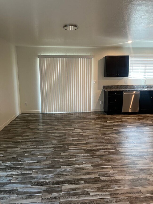 Building Photo - ***3 BEDROOM/2.5 BATHROOM IN PRESCOTT VALLEY***