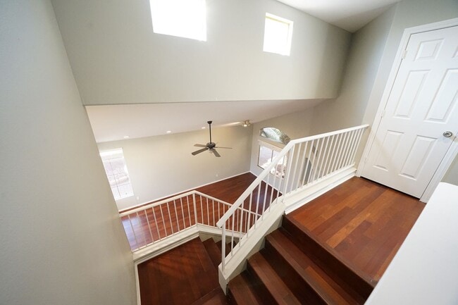 Building Photo - SHOWINGS AVAILABLE NOW