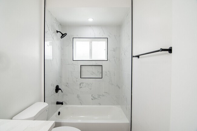 Building Photo - 344 Rexford Dr