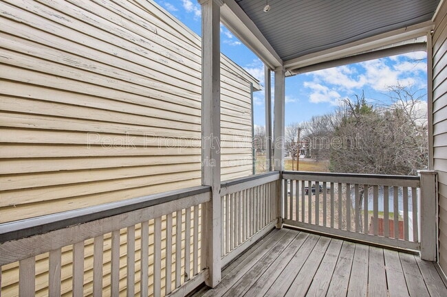 Building Photo - 2122 E Marshall St