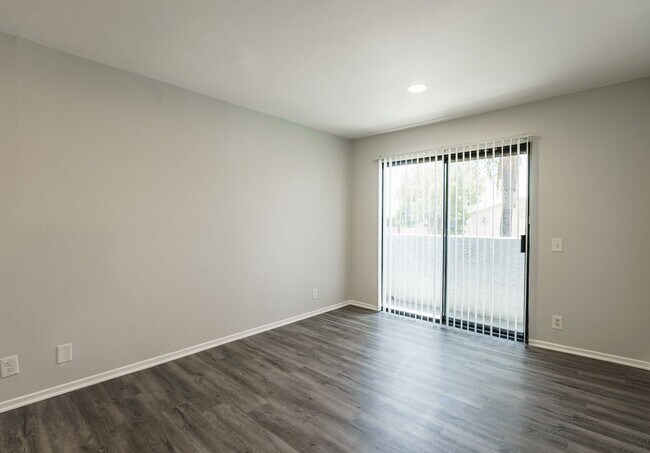 Interior Photo - 17211 Chatsworth Street