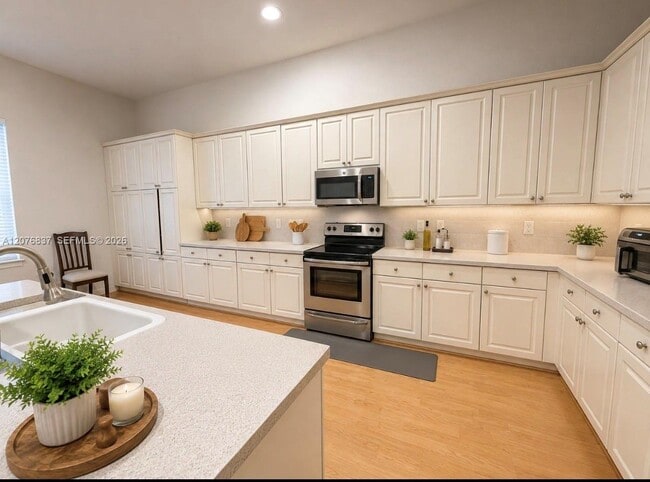 Building Photo - 1213 Skylark Dr
