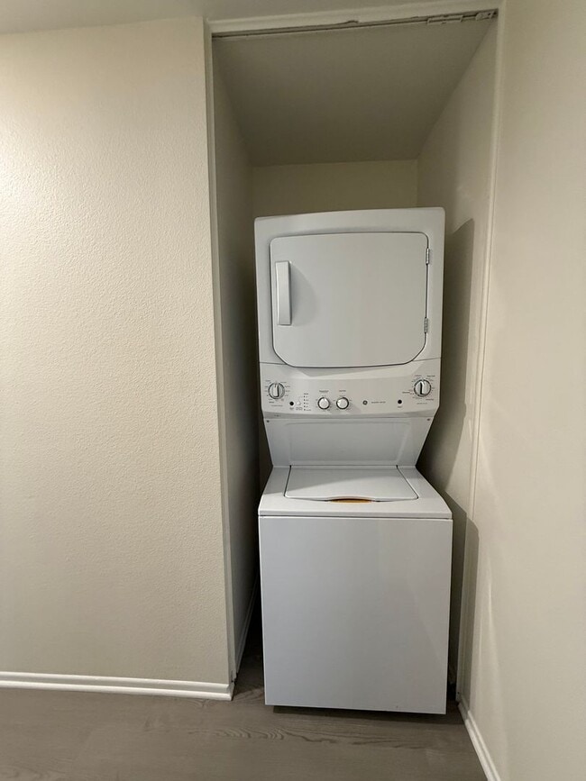 Building Photo - Terrific 2Br/2Ba Condo in Terra Vista II