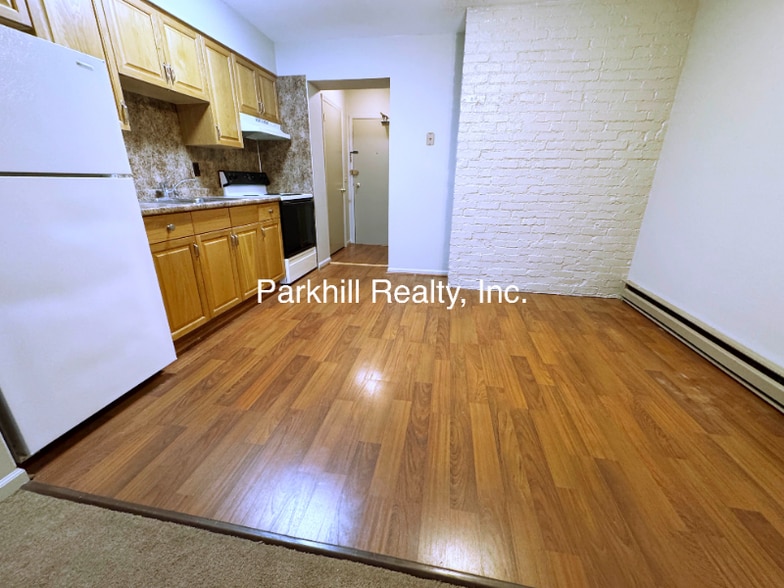 Primary Photo - 420 W Pennsylvania Ave