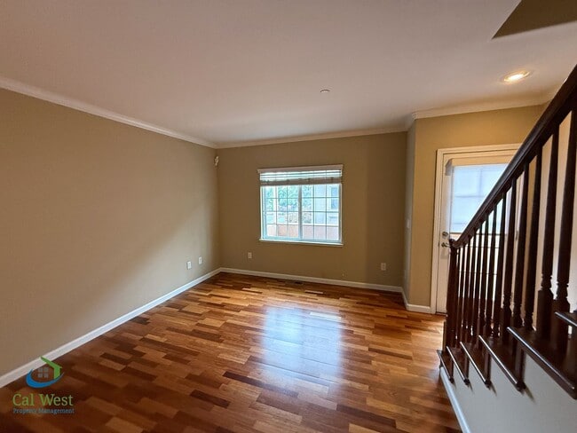 Building Photo - $3195 - Tri-level Town modern townhome in ...